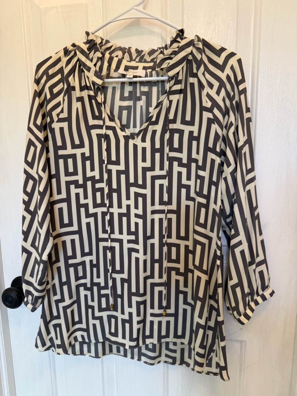 Geometric Print V-Neck Blouse in Dark Gray and Cream